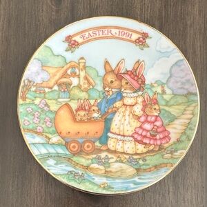 Avon Easter 1991 Decorative Plate - Multicolor